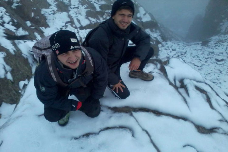 Jorge y Pepe escalando el Peñalara, diciembre 2014